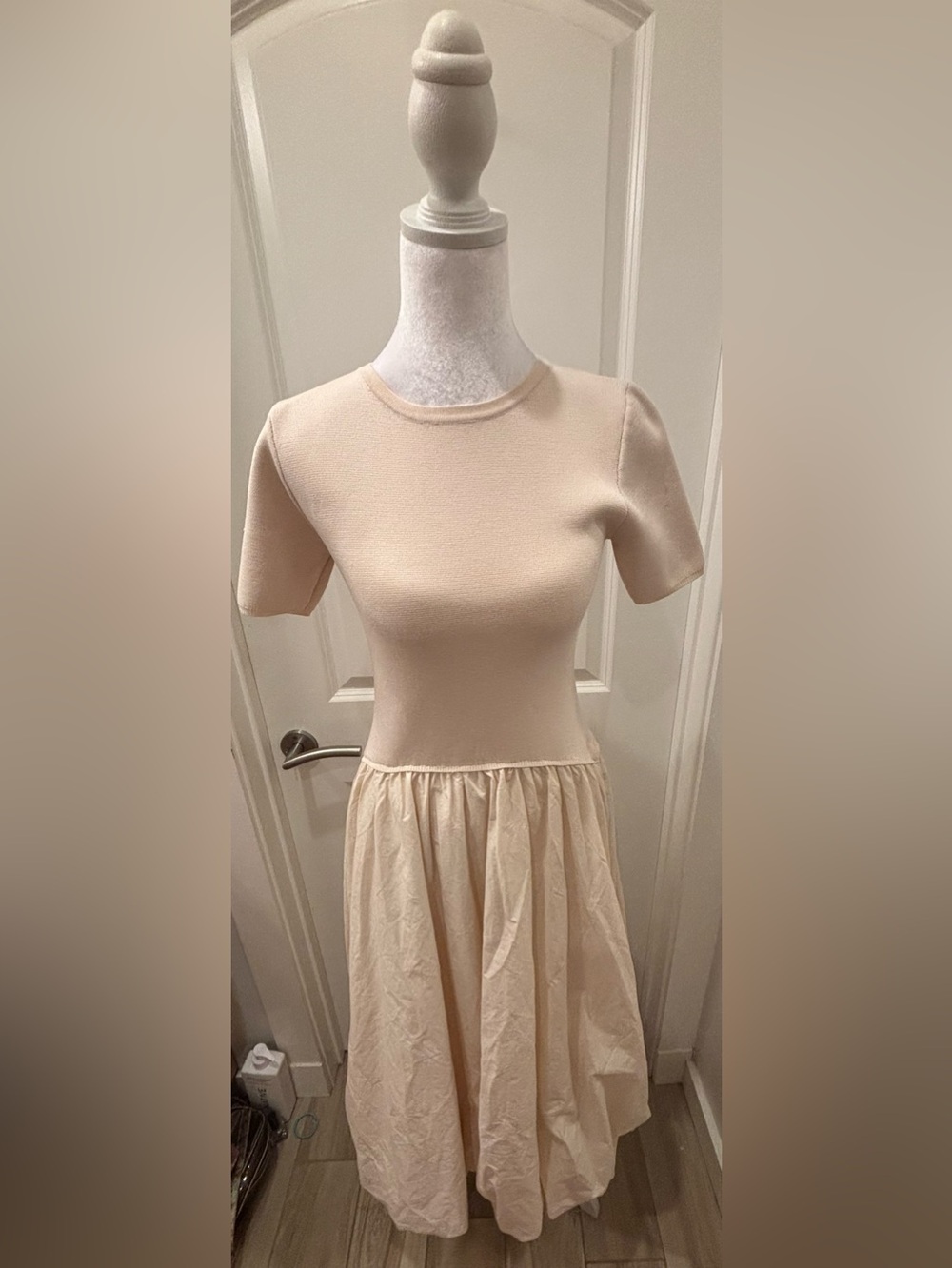 NWT Moon River Cream Short-Sleeve bubble hem Dress - S